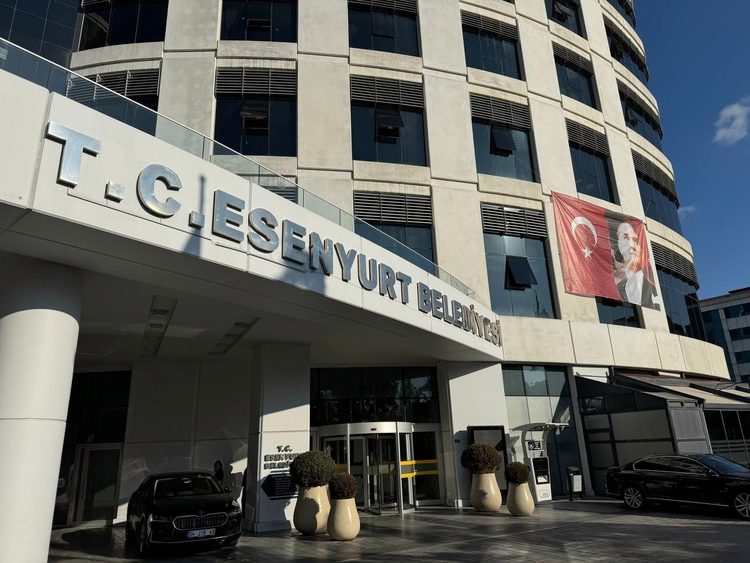 Esenyurt kayyum başkanı görevden alındı