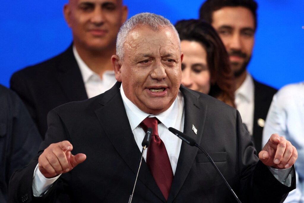 Gadi Eisenkot yeni hükümet kurma sözü verdi