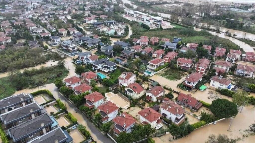İstanbul’da sel felaketi sonrası 10 bin hasar ihbarı