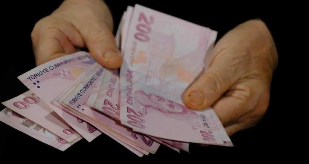 İşte öğretmen, doktor ve polislerin yeni maaş listesi