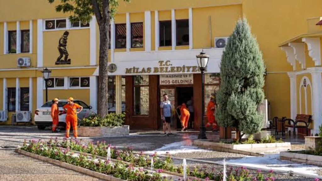 Milas belediye başkanı 18 kişi ile tutuklandı