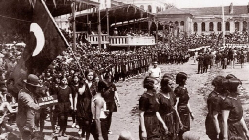 Mustafa Kemal Atatürk Cumhuriyet’i İlan Etti